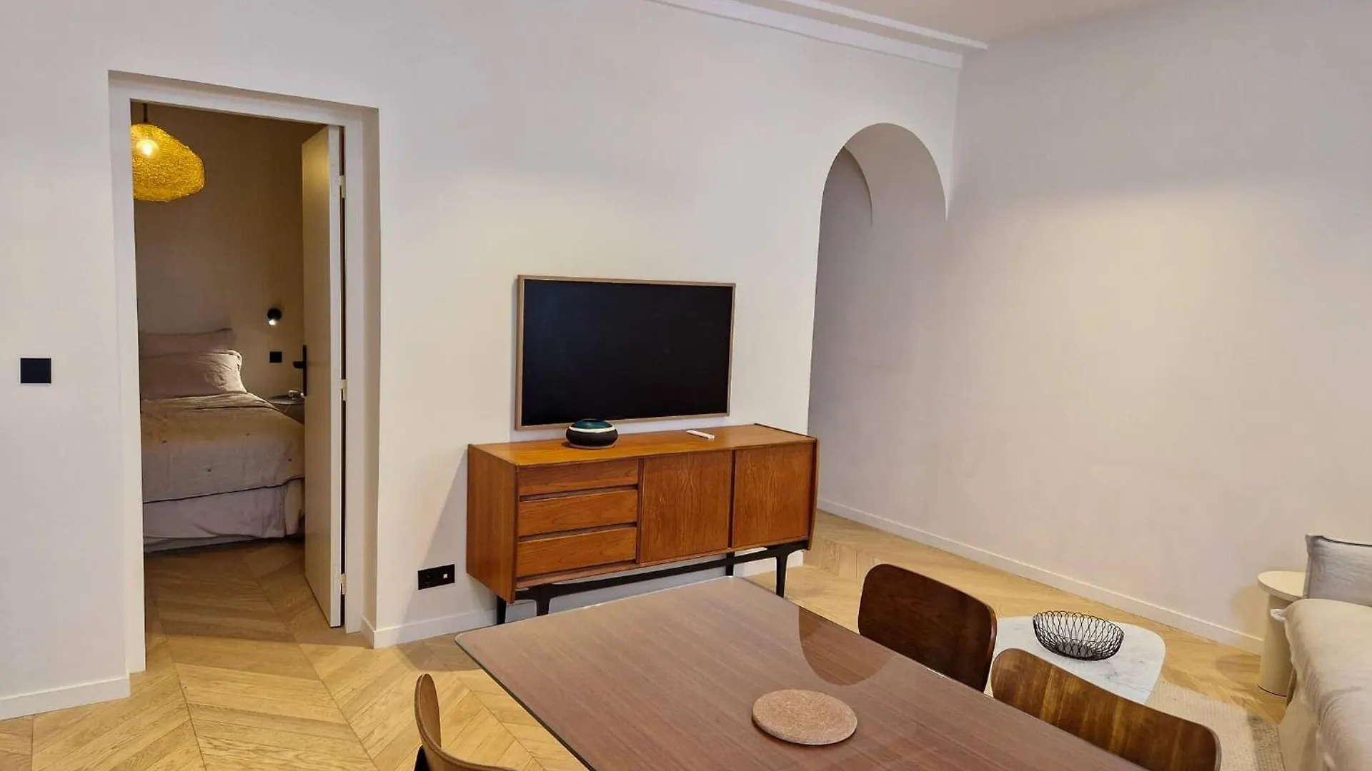 Marais - Fancy One-Bedroom Decorated With Taste Paris France