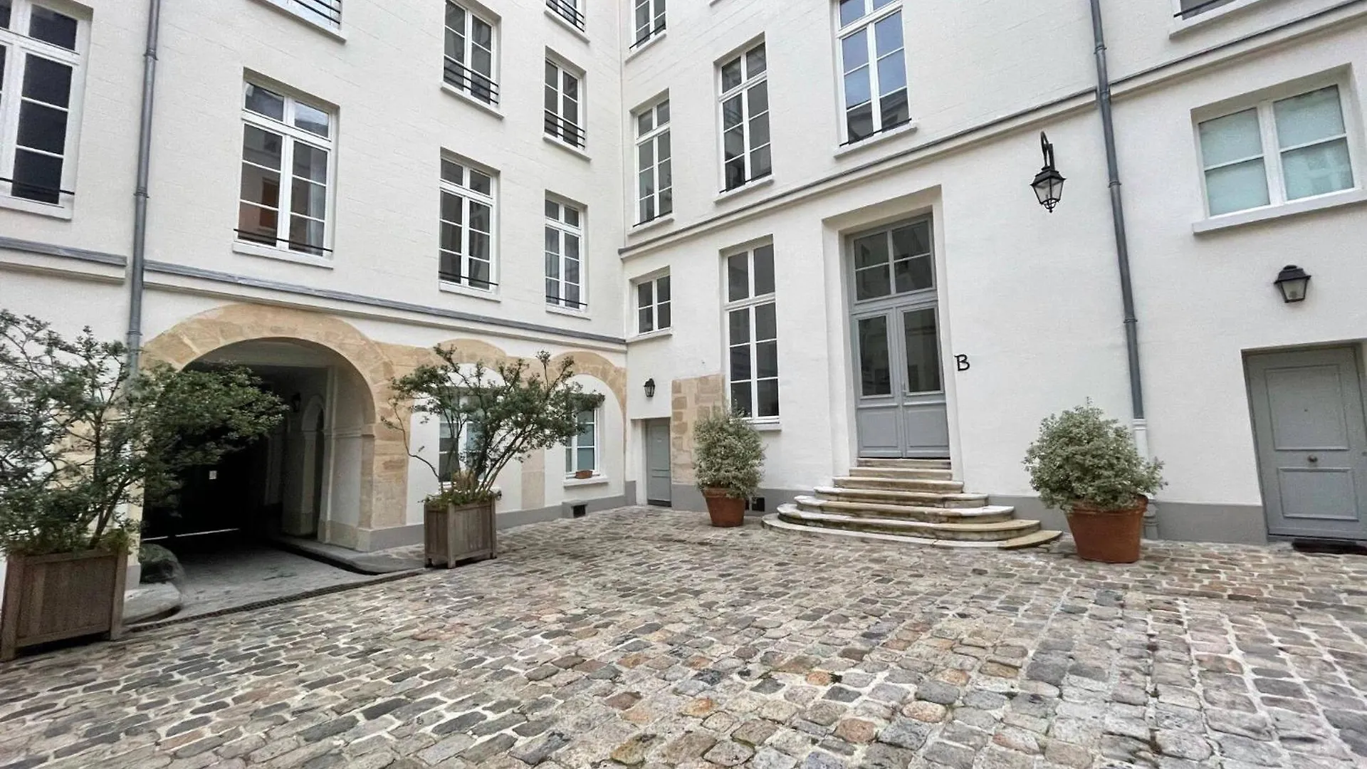 Marais - Fancy One-Bedroom Decorated With Taste Paris Apartment